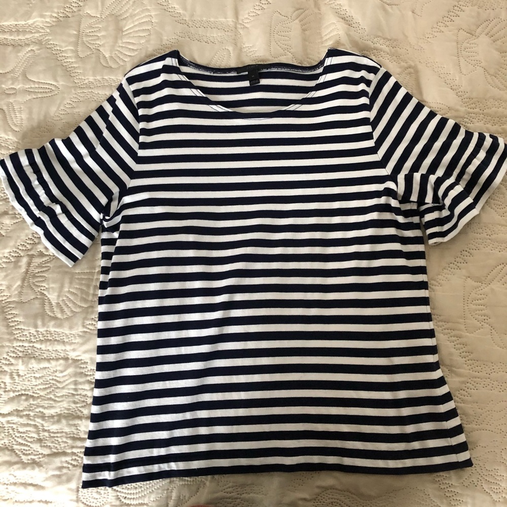 Women’s casual shirt.